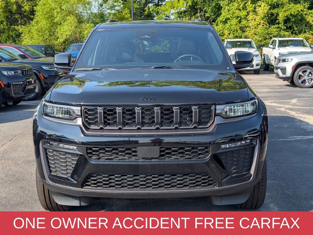 Used 2026 Jeep Grand Cherokee L Limited w/ Limited Altitude Package RWD image 3