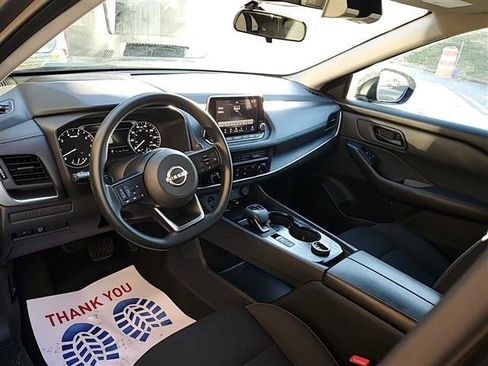 Used 2024 Nissan Rogue S image 8