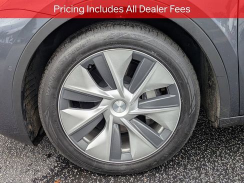 Used 2022 Tesla Model Y Long Range AWD/4WD image 11