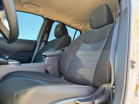 Used 2025 Nissan Leaf S image 16