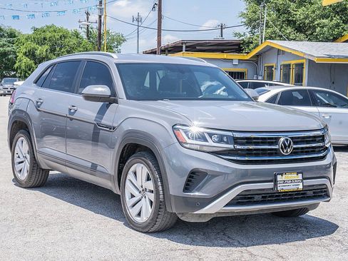 Used 2021 Volkswagen Atlas Cross Sport SE FWD image 3