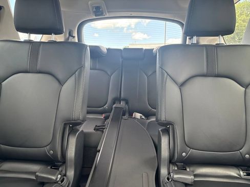 Used 2025 Honda Pilot Touring image 11
