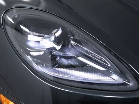 Used 2025 Porsche Macan image 18