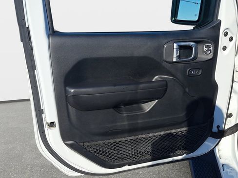 Used 2018 Jeep Wrangler Unlimited Sport S image 28