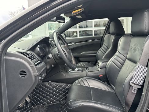 Used 2023 Chrysler 300 C image 8