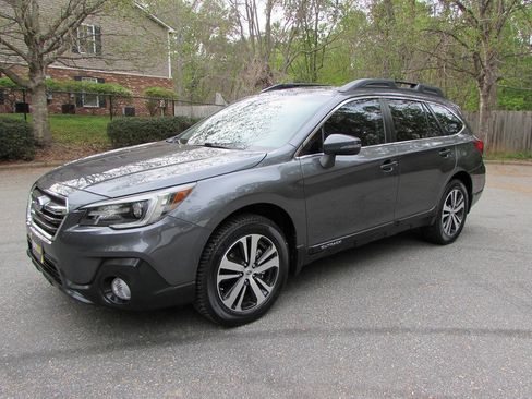 Used 2018 Subaru Outback 3.6R Limited image 2