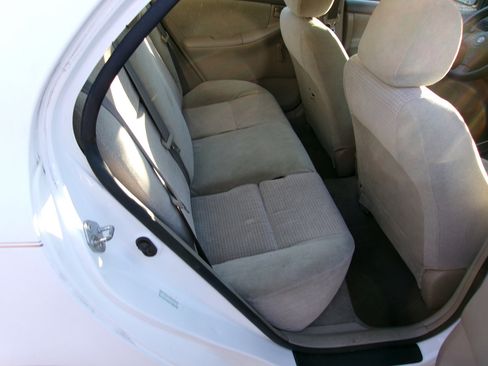 Used 2005 Toyota Corolla CE image 5