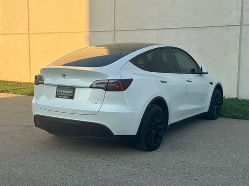 Used 2021 Tesla Model Y Long Range AWD/4WD image 11