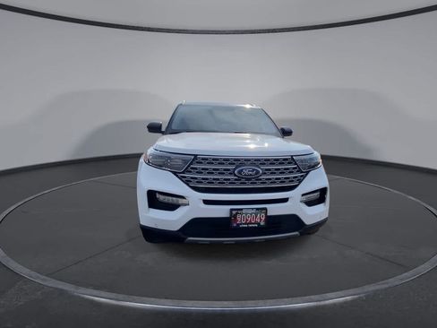 Used 2023 Ford Explorer Limited AWD/4WD image 3