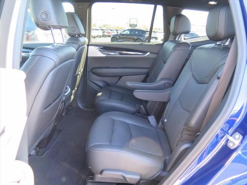 Used 2025 Cadillac XT6 Premium Luxury image 23