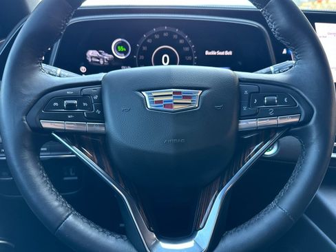 Used 2023 Cadillac Escalade Premium Luxury image 32