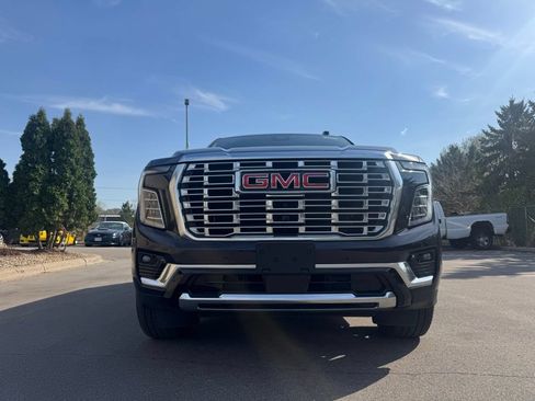 Used 2025 GMC Yukon Denali w/ Denali Reserve Package AWD/4WD image 4