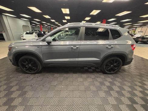 Used 2022 Volkswagen Taos SE FWD image 7