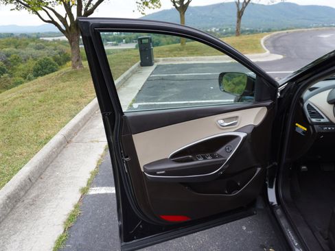 Used 2017 Hyundai Santa Fe Sport image 14