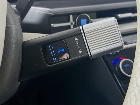 Used 2025 Hyundai Santa Fe SEL FWD image 25