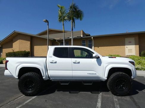Used 2025 Toyota Tacoma SR5 image 6