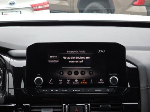 Used 2025 Nissan Pathfinder SV image 13