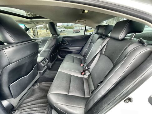 Used 2022 Lexus ES 350 w/ Premium Package image 24