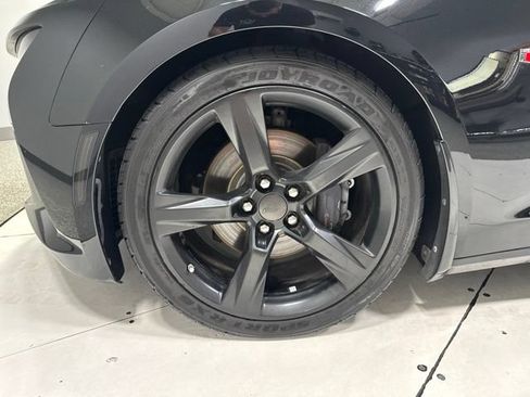 Used 2018 Chevrolet Camaro SS RWD image 7