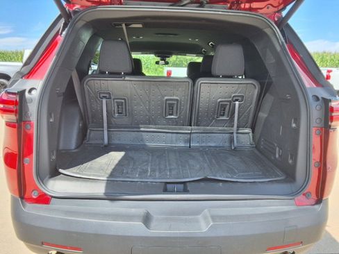 Used 2023 Chevrolet Traverse LT FWD image 9