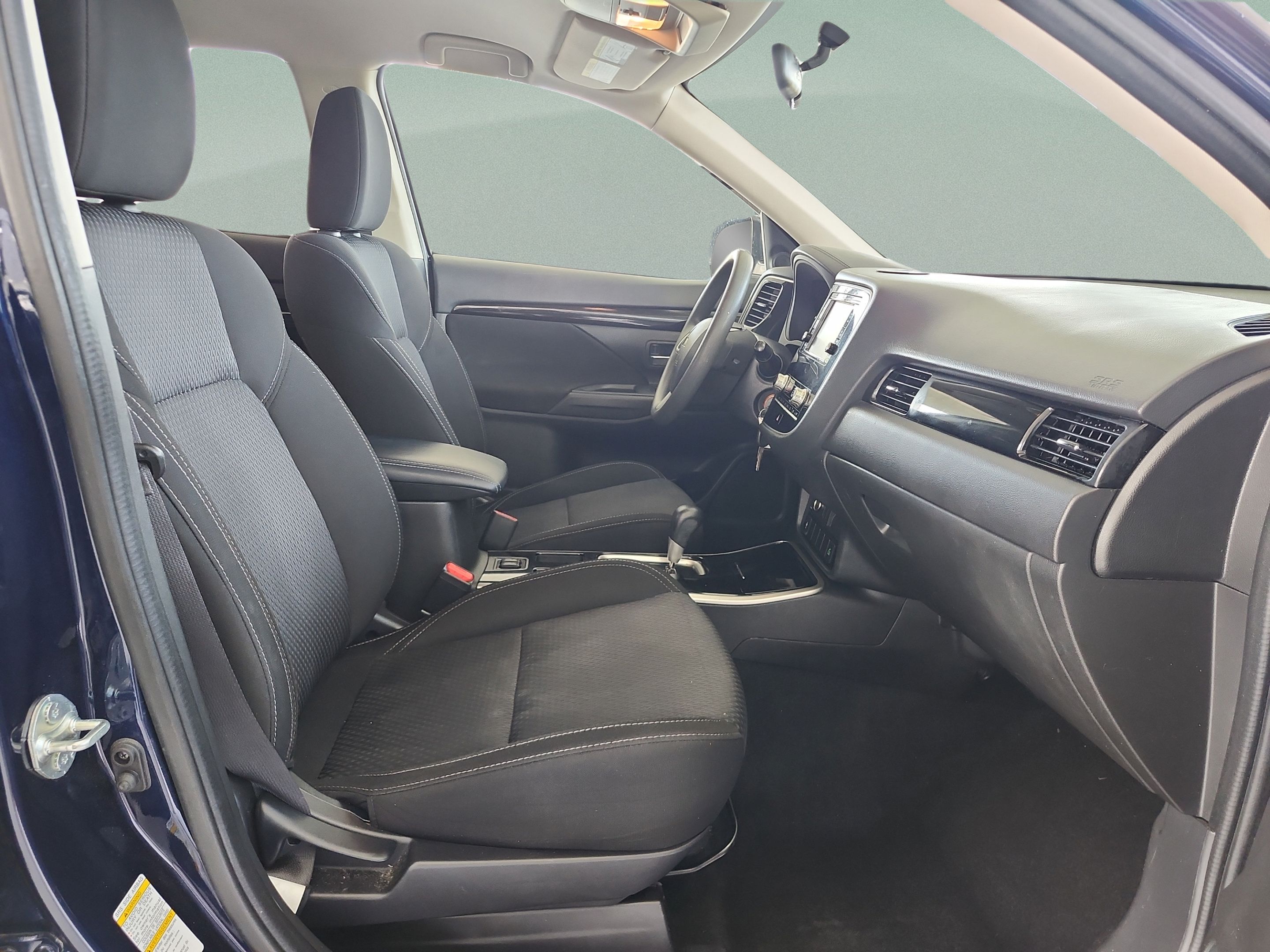 Used 2020 Mitsubishi Outlander ES FWD image 20