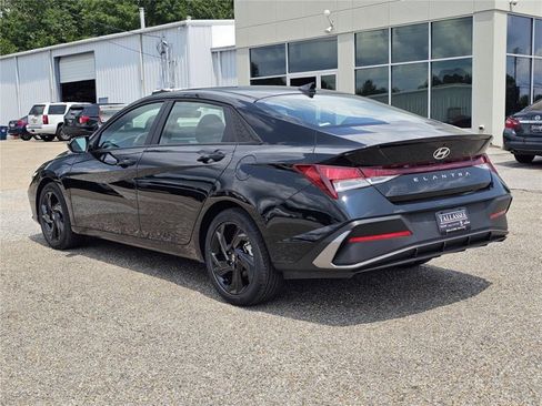 Used 2026 Hyundai Elantra Sport FWD image 22