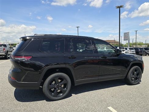 New 2025 Jeep Grand Cherokee L Altitude image 2