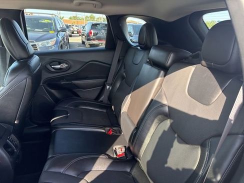 Used 2023 Jeep Cherokee Altitude Lux image 30