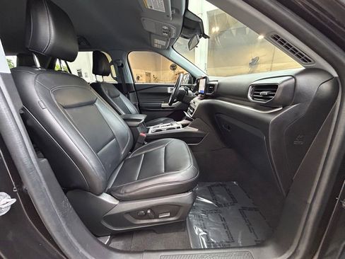 Used 2022 Ford Explorer XLT w/ Equipment Group 202A image 22