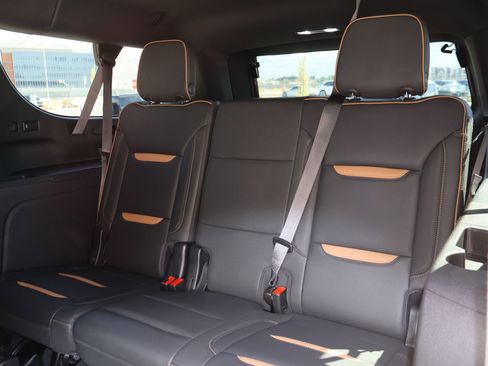 Used 2024 GMC Yukon XL AT4 w/ Technology Package AWD/4WD image 28