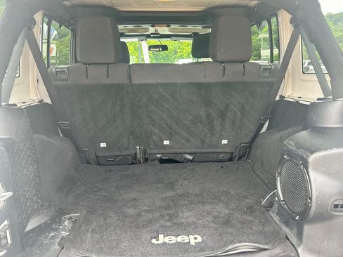 Used 2013 Jeep Wrangler Unlimited Sahara w/ Connectivity Group AWD/4WD image 6
