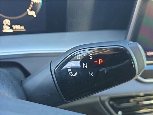 New 2026 Volkswagen Tiguan SE image 22