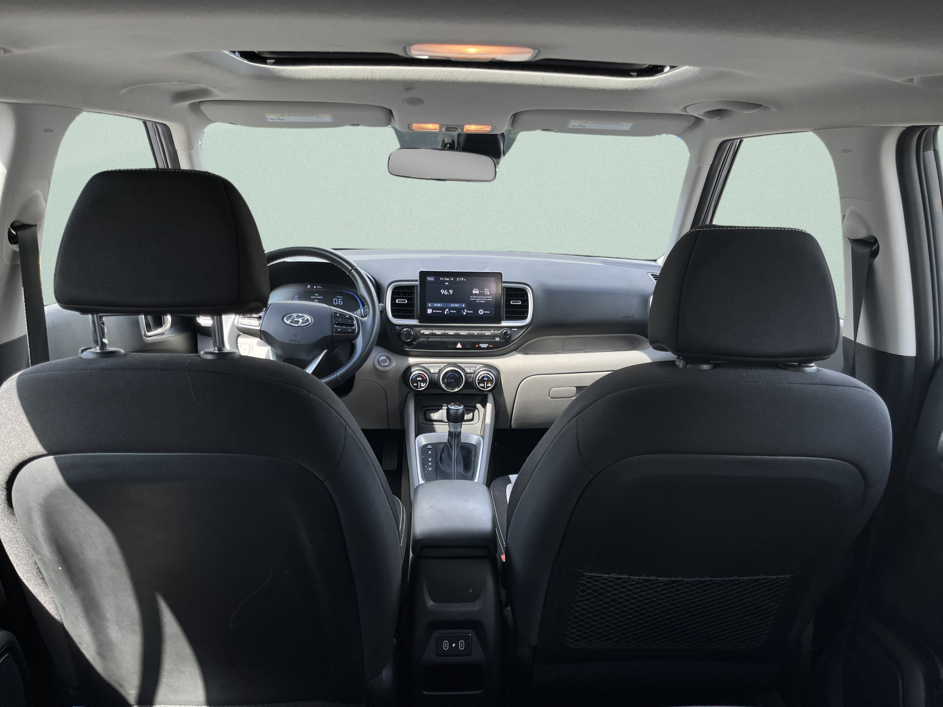 Used 2025 Hyundai Venue SEL FWD image 12