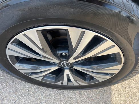 Used 2023 Nissan Rogue SV image 42