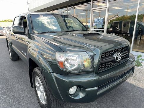 Used 2011 Toyota Tacoma 4x4 Double Cab w/ TRD Sport Pkg image 3