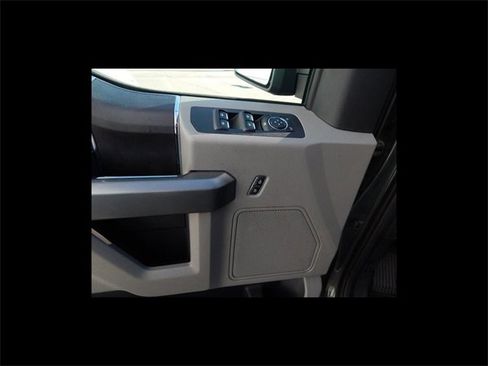 Used 2018 Ford F150 XLT image 4