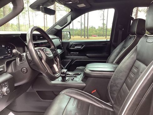 Used 2023 GMC Sierra 1500 AT4X image 9