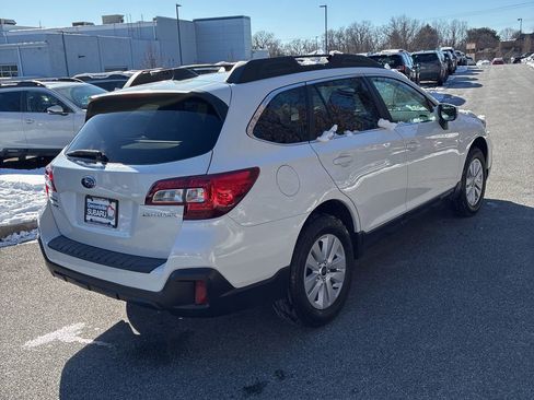 Used 2019 Subaru Outback 2.5i Premium image 1