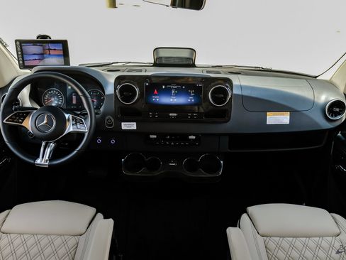 Used 2025 Mercedes-Benz Sprinter 3500 image 32