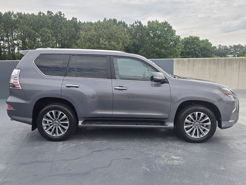 Used 2023 Lexus GX 460 Luxury w/ Accessory Package AWD/4WD image 8