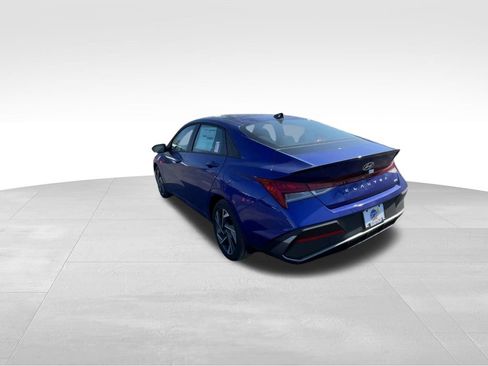 New 2025 Hyundai Elantra SEL image 17