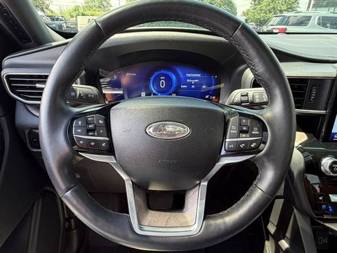 Used 2023 Ford Explorer Platinum w/ Technology Package AWD/4WD image 37