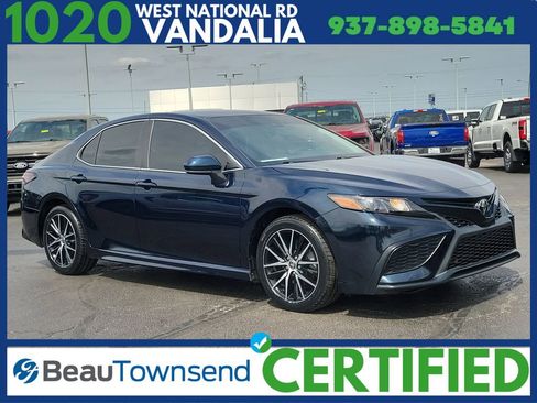 Used 2021 Toyota Camry SE image 1