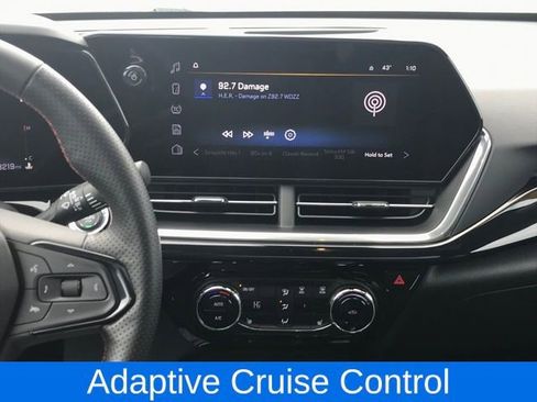 Certified 2025 Chevrolet Trax RS w/ Sunroof Package image 9