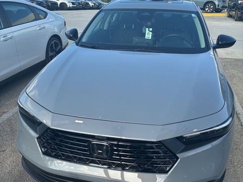 Used 2025 Honda Accord SE image 1