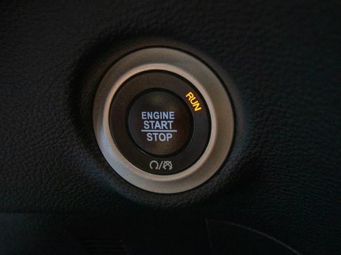 Used 2021 Chrysler Pacifica Pinnacle FWD image 26
