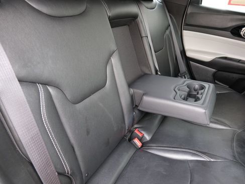 Used 2025 Jeep Compass Limited AWD/4WD image 29