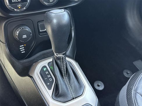Used 2016 Jeep Renegade Limited AWD/4WD image 29