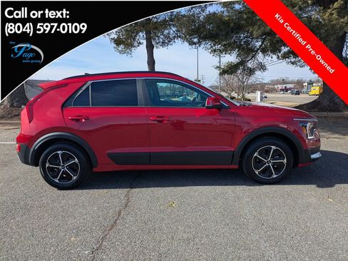 Used 2025 Kia Niro EX image 3