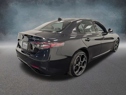 Used 2025 Alfa Romeo Giulia AWD w/ Driving Assist Package image 4